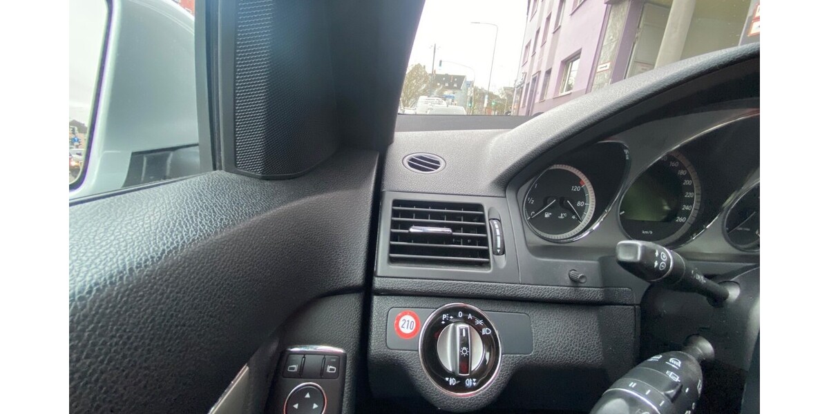 Mercedes-Benz C 350 185.000 km 8.000 &euro; Düsseldorf 40213