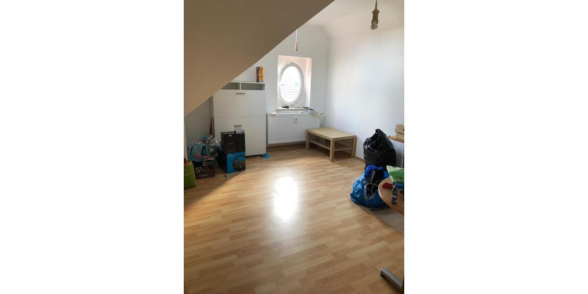 Dachgeschoßwohnung Essen Stadtbezirk VIII - 3.5 Zimmer, 97 m&sup2;, 989&euro; | Angebot:25641552