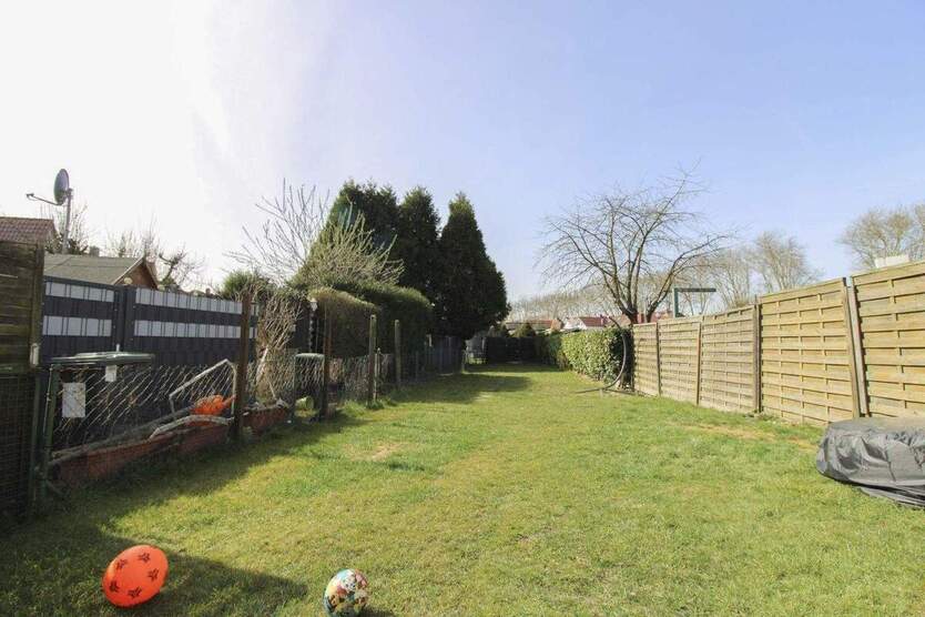 Richtig zuhause: Gepflegtes Reihenmittelhaus mit Garten in Citylage 3 zimmer