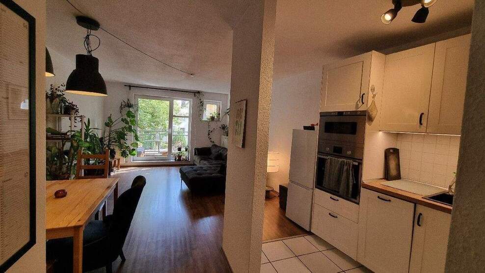 JUNGE UND MODERNE WOHNUNG IN ZENTRALER LAGE ! FÜR DEN KAPITANLEGER GUT VERMIETET 3 zimmer
