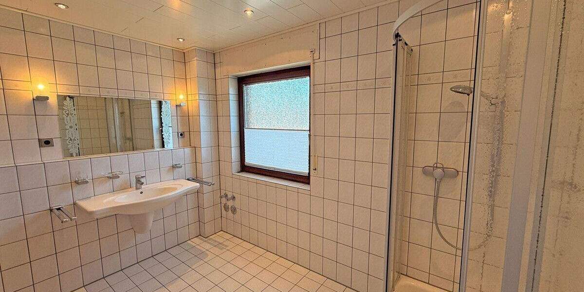 Etagenwohnung Dinslaken Bruch - 4 Zimmer, 115 m&sup2;, 229.000&euro; | Angebot:25684457