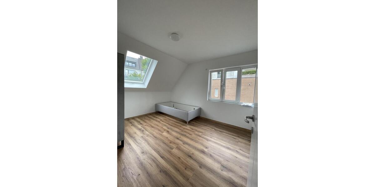 Maisonettenwohnung Düsseldorf Stadtbezirk 8 - 5 Zimmer, 95 m&sup2;, 2.800&euro; | Angebot:24600357