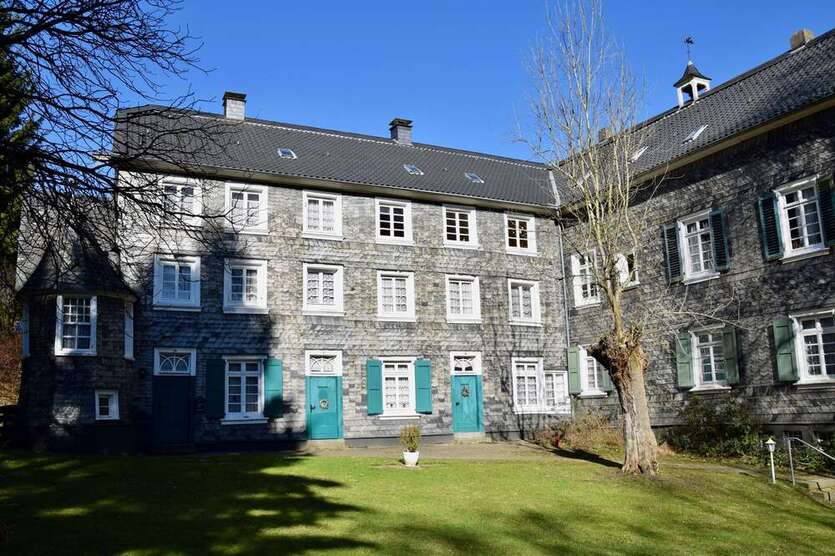 Wohnung zum Mieten in Wuppertal 1.350 € 140 m² 5 zimmer