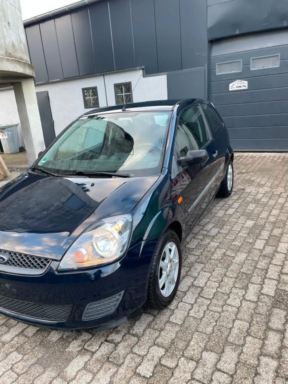 Ford Fiesta 157.200 km 1.900 € Bottrop 46238