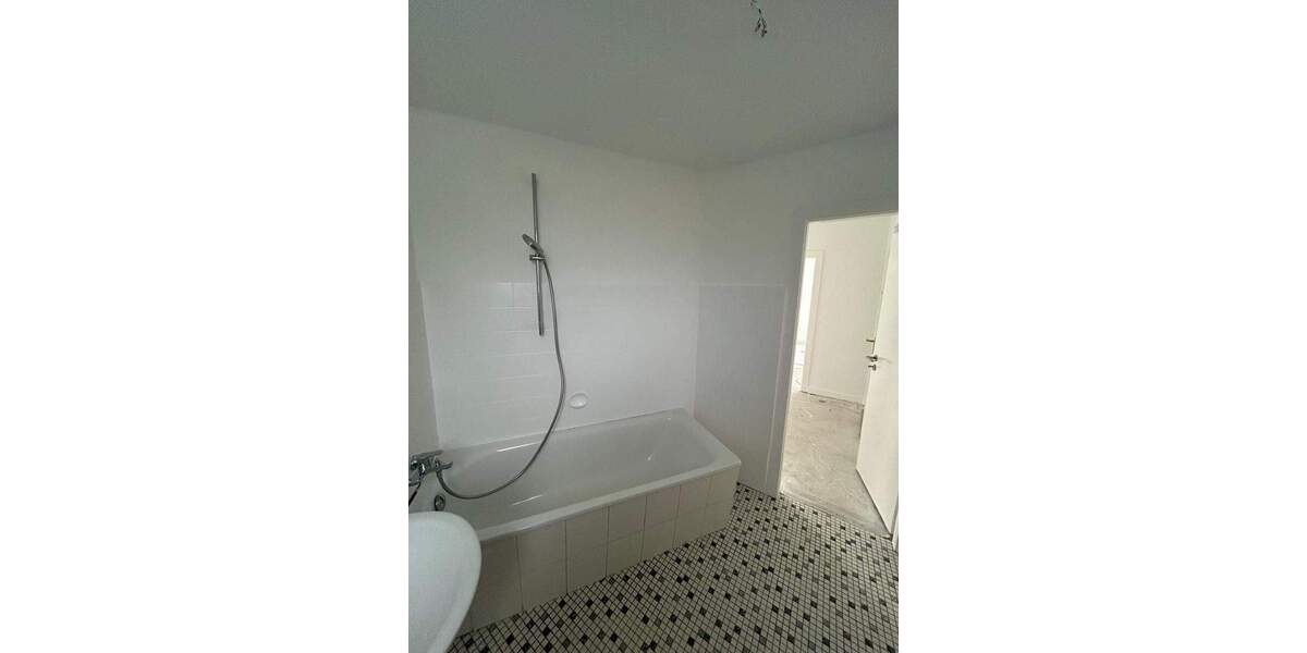 Etagenwohnung Düsseldorf Rath - 3 Zimmer, 92 m&sup2;, 1.250&euro; | Angebot:25141160