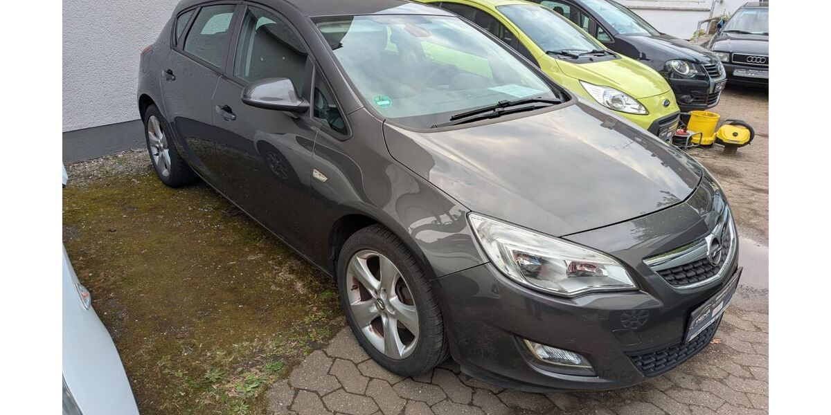 Opel Astra 107.600 km 3.999 &euro; Mülheim-Ruhr 45473