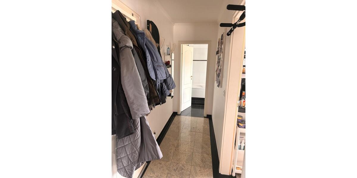 Dachgeschoßwohnung Krefeld Cracau - 3 Zimmer, 110 m&sup2;, 900&euro; | Angebot:26223508