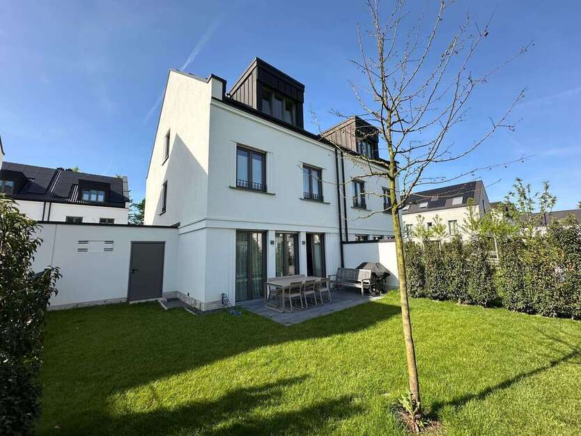 Haus zum Kaufen in Düsseldorf 2.149.000 € 180.22 m²