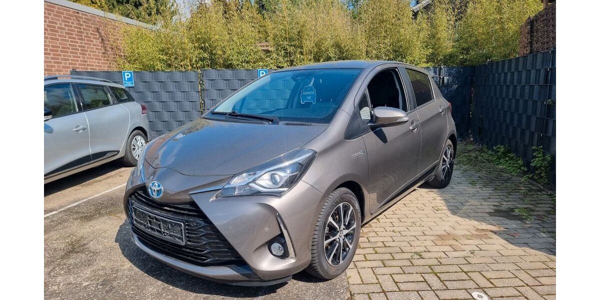 Toyota Yaris 129.844 km 11.900 &euro; Neuss 41470