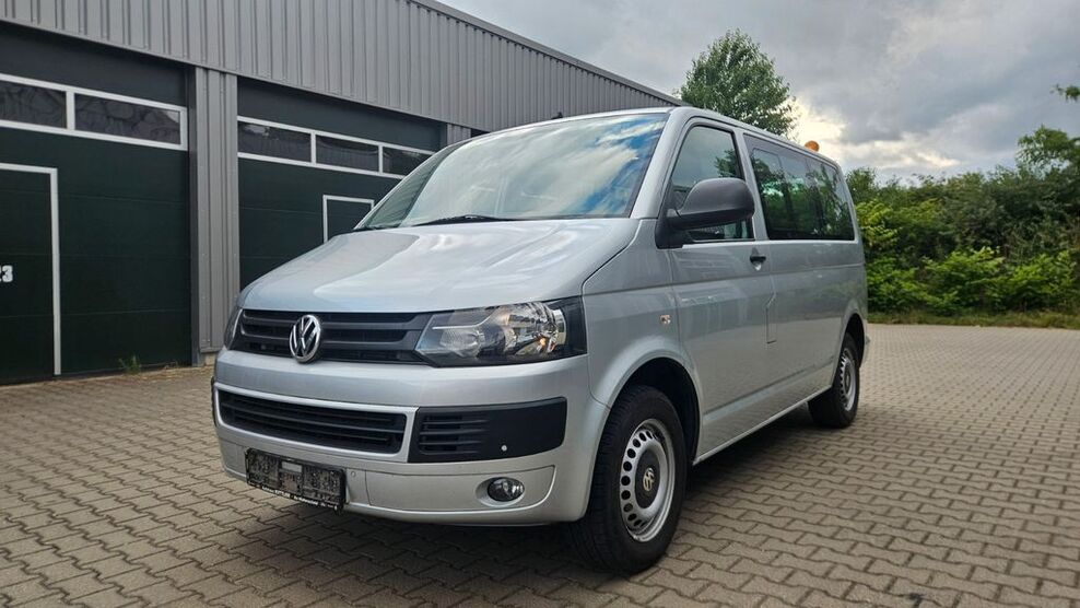 VW T5 Transporter 110.900 km 16.100 € Neuss OT Barbaraviertel 41460