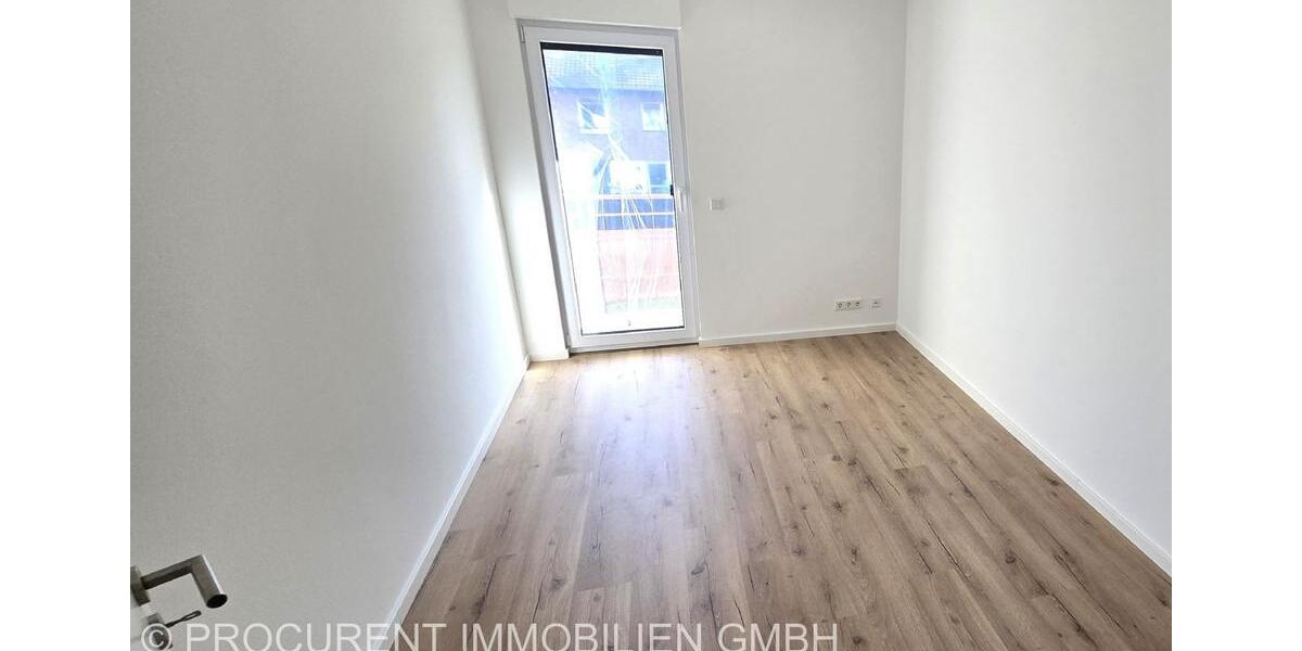 Kernsaniert . . Energetisch optimiert . . Wie neu! Schönes Reihenhaus in Krefeld Dyklage. Einziehen und sich wohlfühlen! 4 zimmer