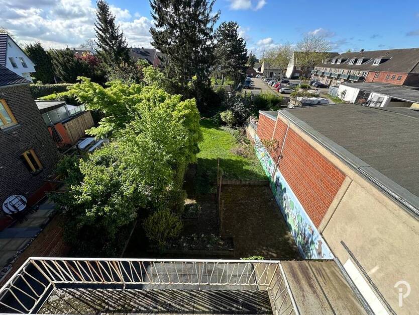 Geschmackvoll sanierte 2,5- Zimmer-Wohnung im Dachgeschoss in zentraler Lage