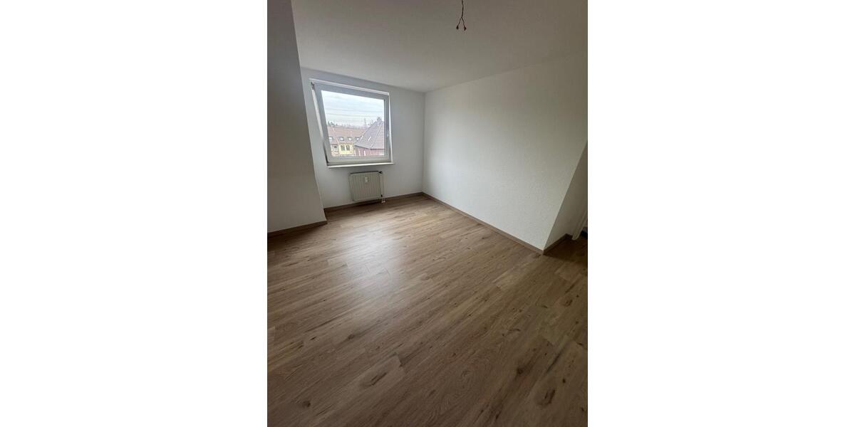 Dachgeschoßwohnung Duisburg Walsum - 3.5 Zimmer, 72 m&sup2;, 400&euro; | Angebot:24955912