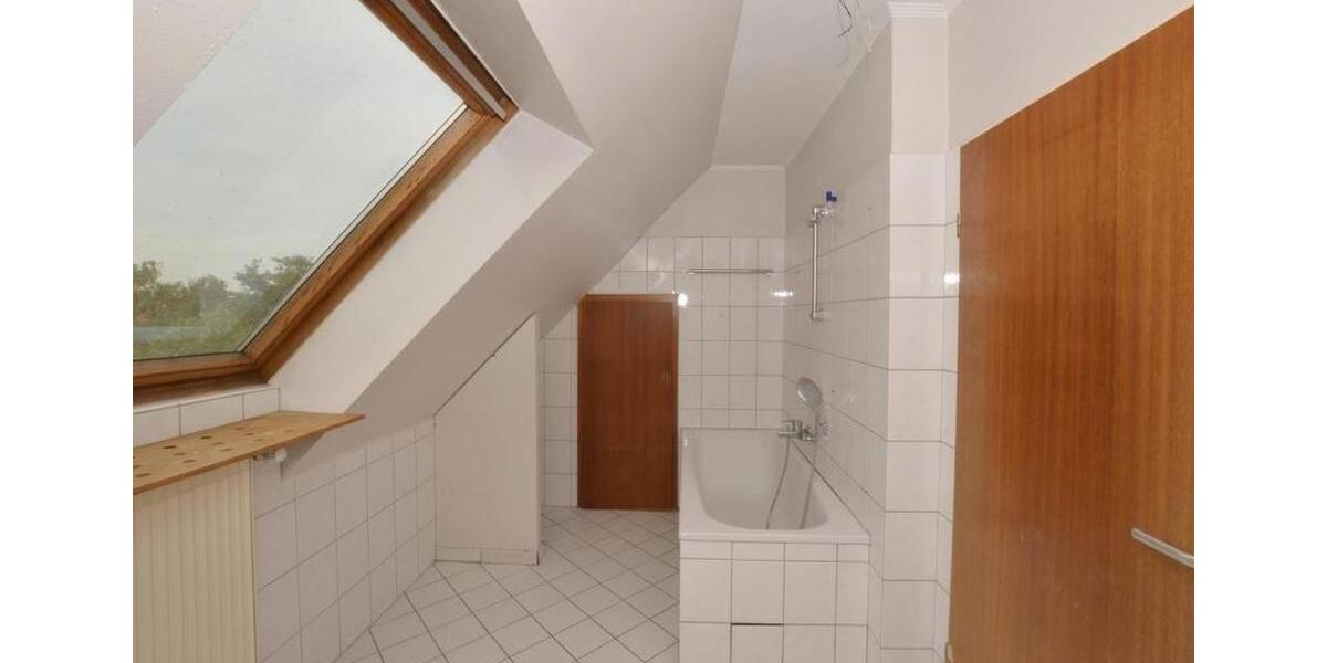 Dachgeschoßwohnung Gelsenkirchen Erle - 3.5 Zimmer, 75 m&sup2;, 492&euro; | Angebot:24614485