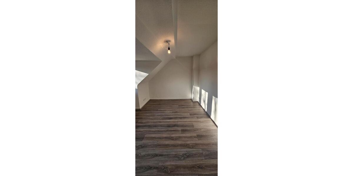 Dachgeschoßwohnung Duisburg Essenberg - 3 Zimmer, 73 m&sup2;, 529&euro; | Angebot:24979248