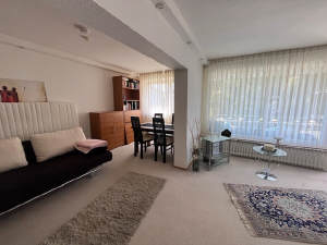 2,5-Raum-StadtWohnung mit großem Balkon .Am Landgericht