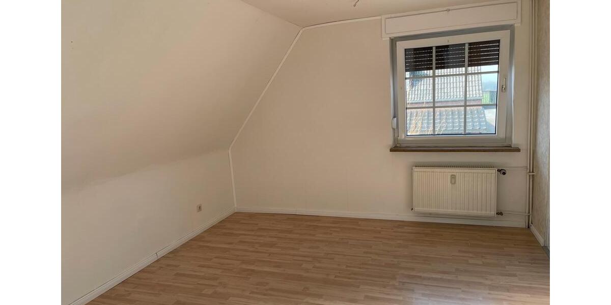 Dachgeschoßwohnung Alpen - 3.5 Zimmer, 100 m&sup2;, 800&euro; | Angebot:25478992