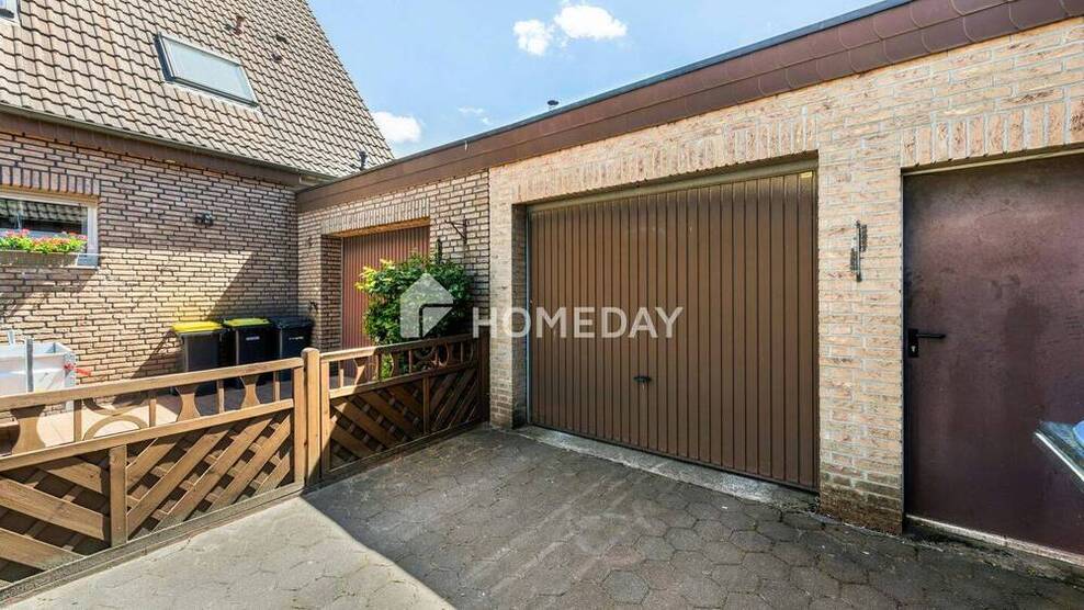 Viel Raum, Charme & Möglichkeiten - DHH mit Pool, möglicher Einliegerwohnung & großer Garage 7 zimmer