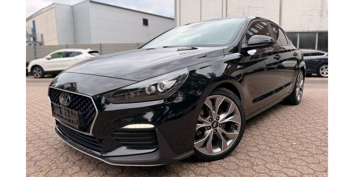 Hyundai i30 125.000 km 13.900 &euro; Düsseldorf 40233