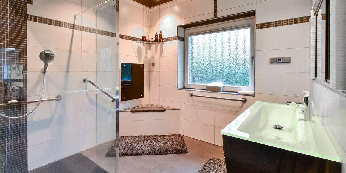 Besonderes, massives Einfamilienhaus in Duisburg-Mündelheim - pflegeleicht, hell & energieeffizient 4 zimmer