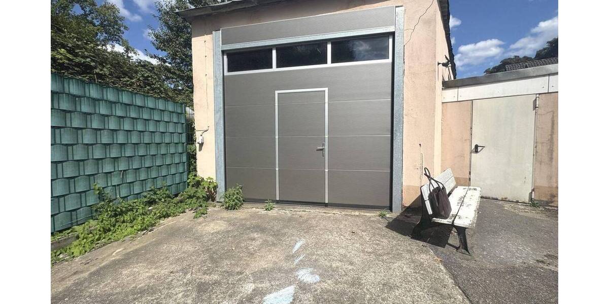 Entwicklungspotenzial Mehrfamilienhaus mit 9 Wohneinheiten, 9 Garagen inkl. Stellplätze und eine Halle + Büro! zimmer