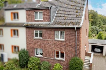 Charmante Doppelhaushälfte aus 1935 mit historischem Flair und großzügiger Grundstücksfläche 5 zimmer