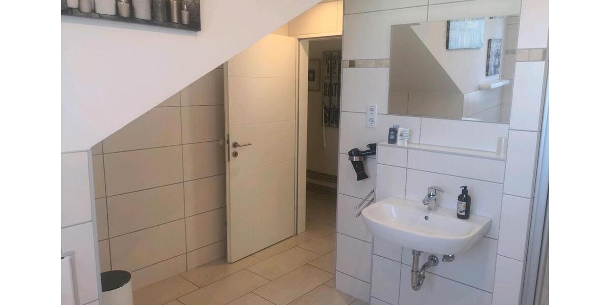 Dachgeschoßwohnung Duisburg Rheinhausen - 2 Zimmer, 63 m&sup2;, 750&euro; | Angebot:25286251