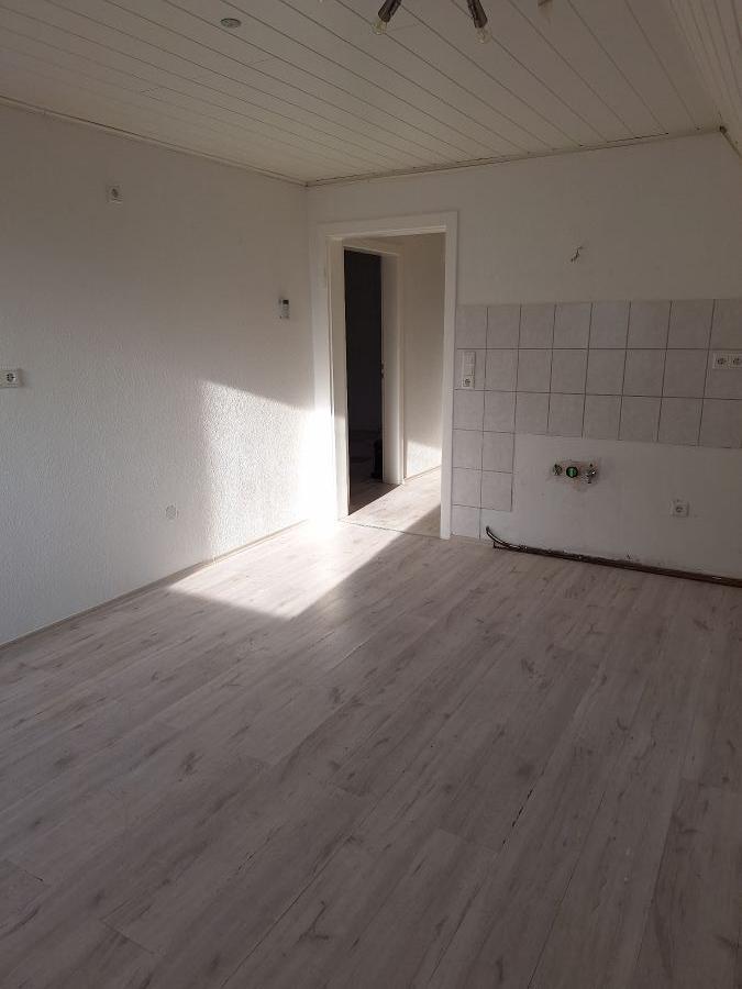 Provisionsfrei* Mit Gartenteil + Stellplatz! Gemütl. DG-Wo, sofort bezugsfrei! 2.5 zimmer