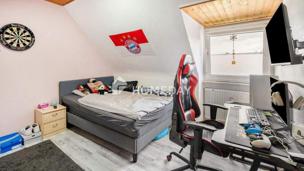 Charmante Dachgeschosswohnung mit 4 Zimmern, Innenhof und Stellplatz 4 zimmer