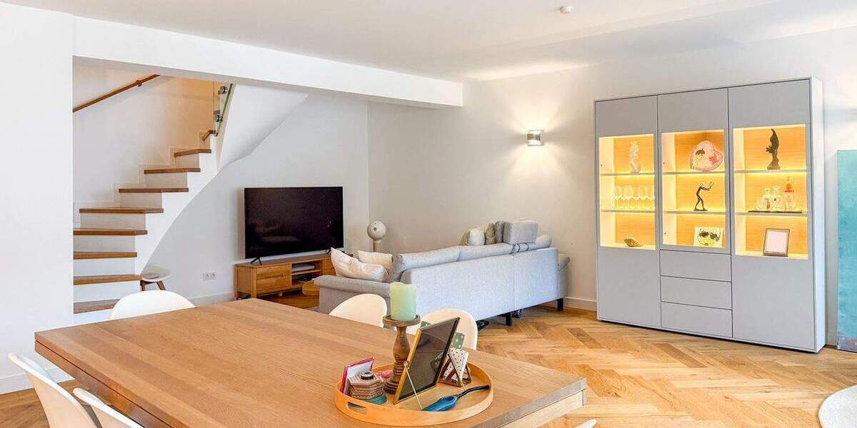 Etagenwohnung Düsseldorf Friedrichstadt - 3 Zimmer, 162 m&sup2;, 2.500&euro; | Angebot:24855847