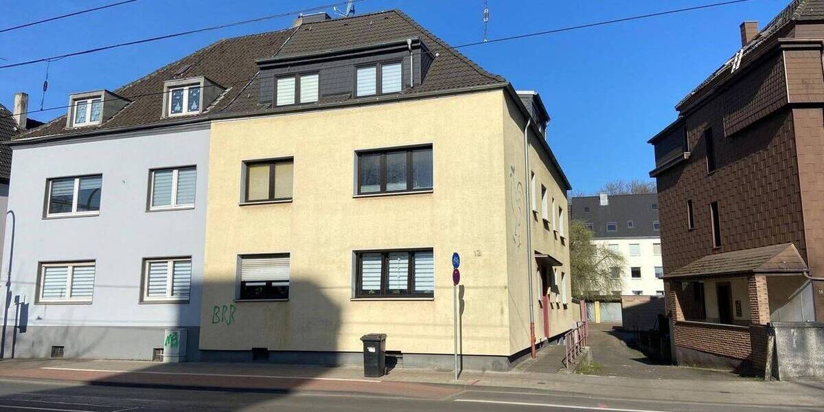 Gepflegtes Mehrfamilienhaus mit 4 Wohnungen 5 Garagen 2 SP 1 zimmer