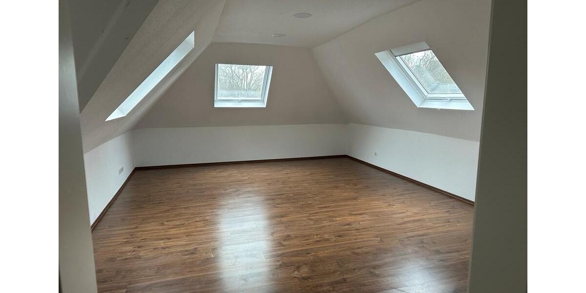 Dachgeschoßwohnung Krefeld Benrad - 2 Zimmer, 80 m&sup2;, 700&euro; | Angebot:26350529