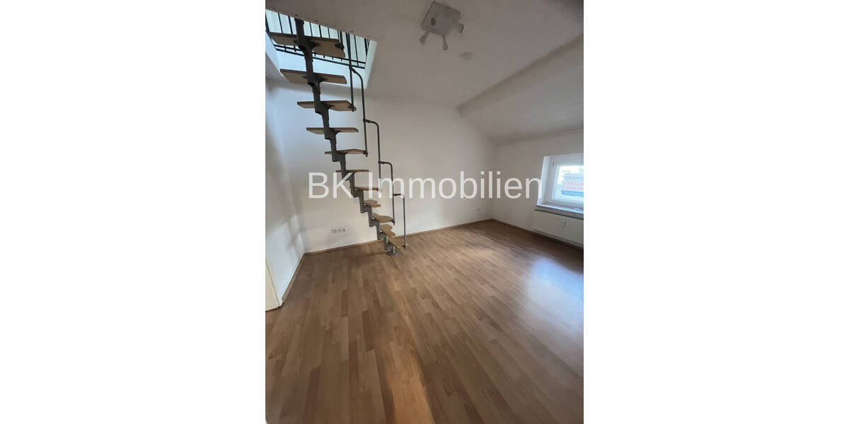 ** Kaufpreisreduzierung ** Frisch renovierte Wohnung mit neuer Einbauküche und Dachterrasse.. 3 zimmer