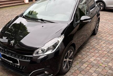 Peugeot 208 90.000 km 8.500 &euro; Düsseldorf 40223