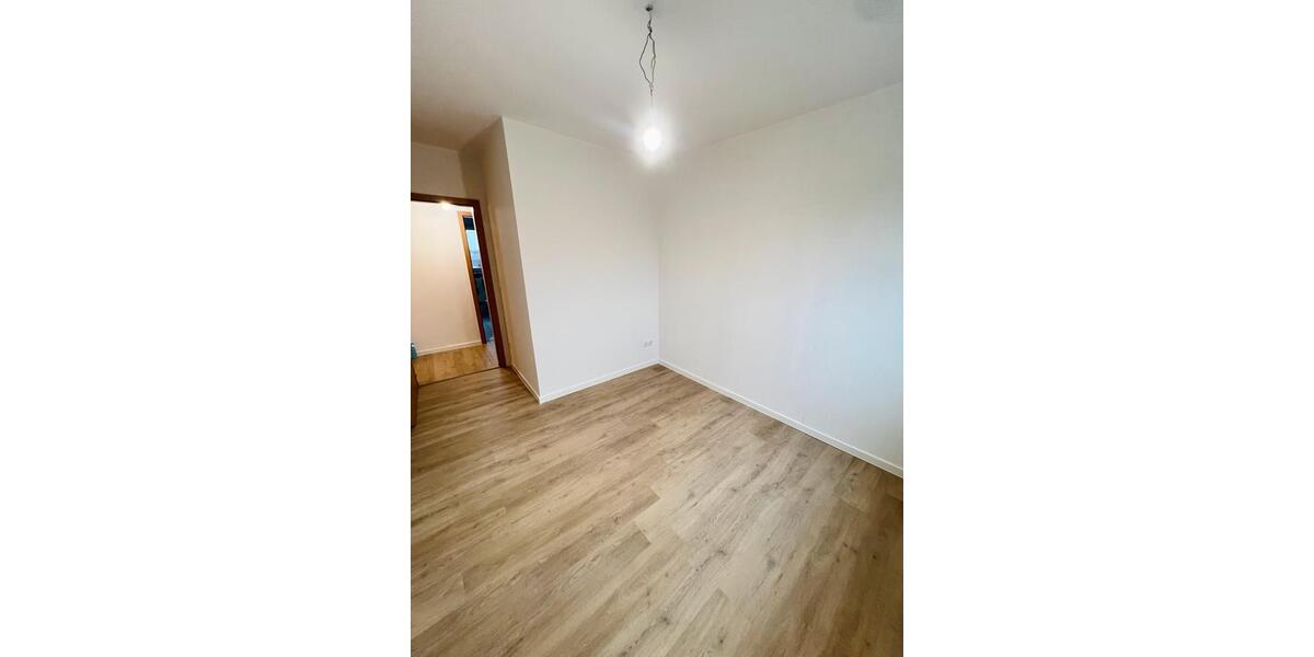 Dachgeschoßwohnung Duisburg Walsum - 4 Zimmer, 87 m&sup2;, 1.200&euro; | Angebot:25087105