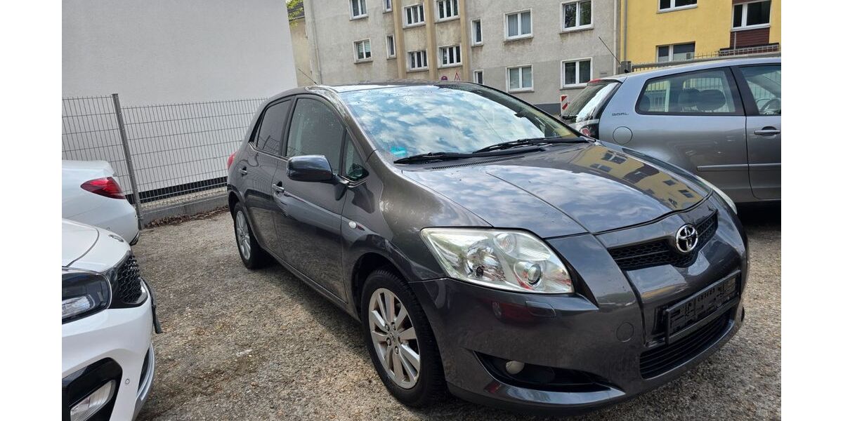 Toyota Auris 124.000 km 5.999 &euro; Essen 45144