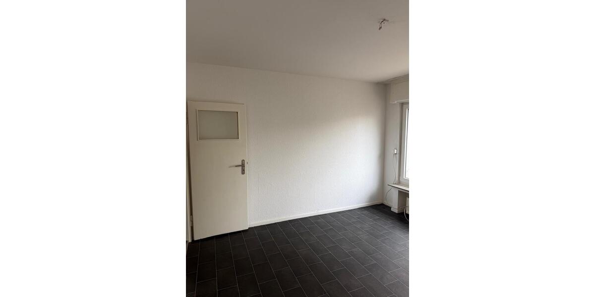 Etagenwohnung Duisburg Essenberg - 2 Zimmer, 65 m&sup2;, 380&euro; | Angebot:25646850