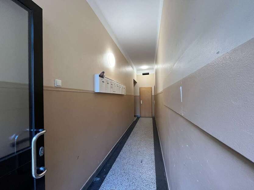 Lukratives Wohn-& Geschäftshaus mit 8 Whg, 3 Gewerben und 2 Keller Lagerflächen + Antenne in Bochum 43 zimmer