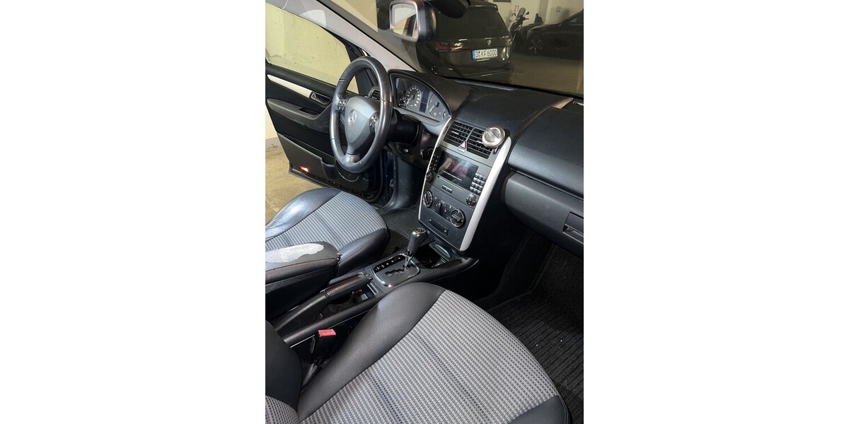 Mercedes-Benz A-Klasse 238.888 km 2.299 &euro; Düsseldorf 40213