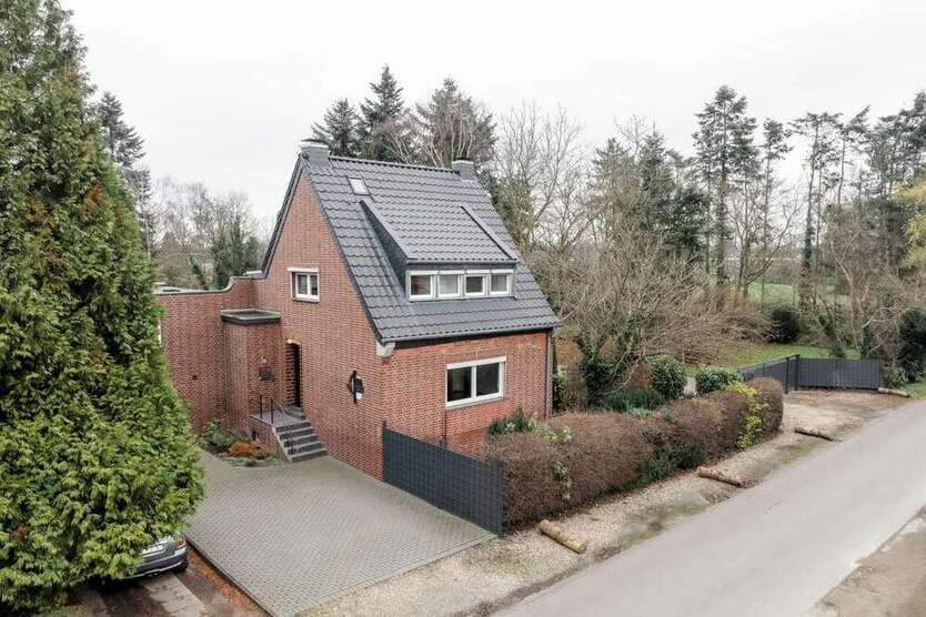 Haus zum Kaufen in Krefeld Fischeln 690.000 € 190 m²