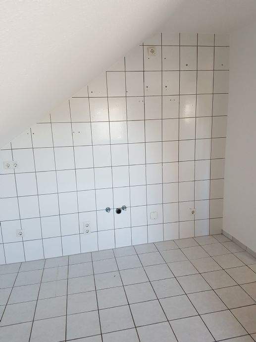 TOP!!! RENOVIERTES + TOP AUFGETEILTES + GROSSZÜGIGES DACHGESCHOSS APARTMENT in OBERHAUSEN - KLOSTERHARDT!!! 2 zimmer