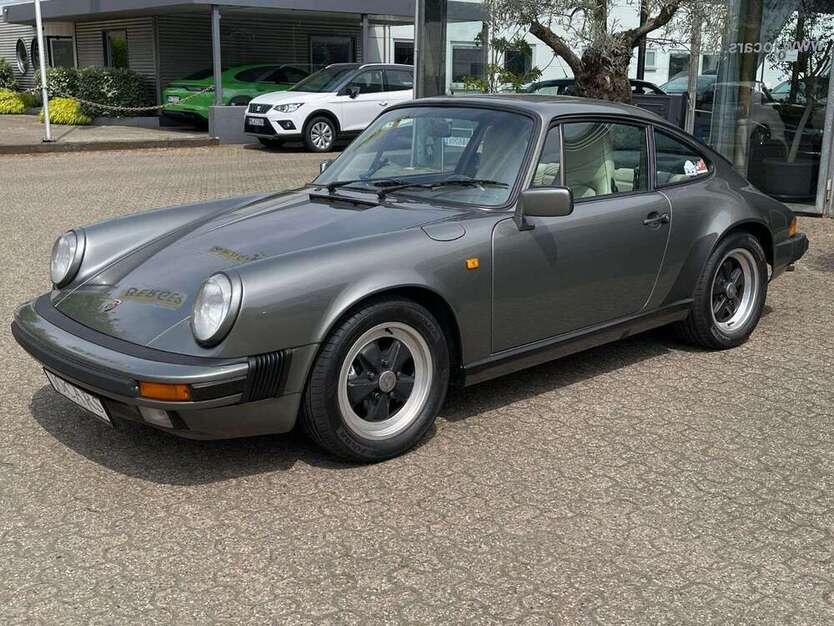 911