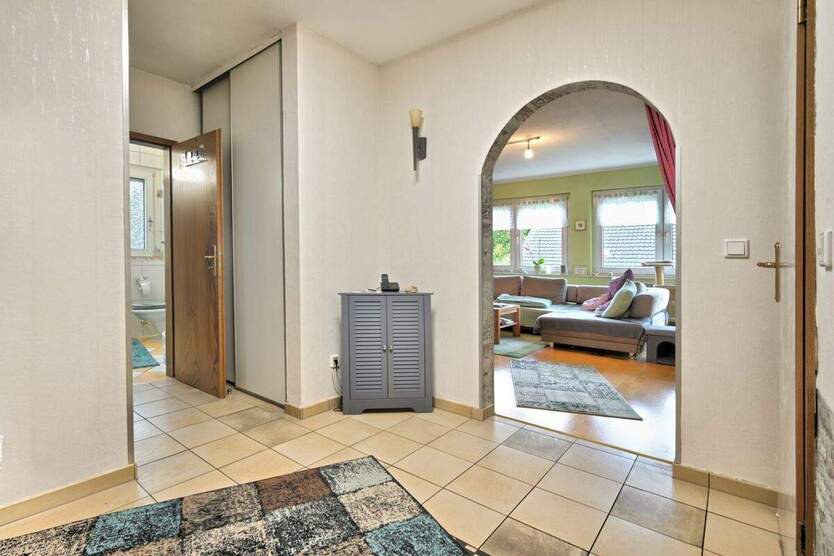 Ein Zuhause, das Generationen verbindet - Gepflegtes Zweifamilienhaus mit Garten 6 zimmer