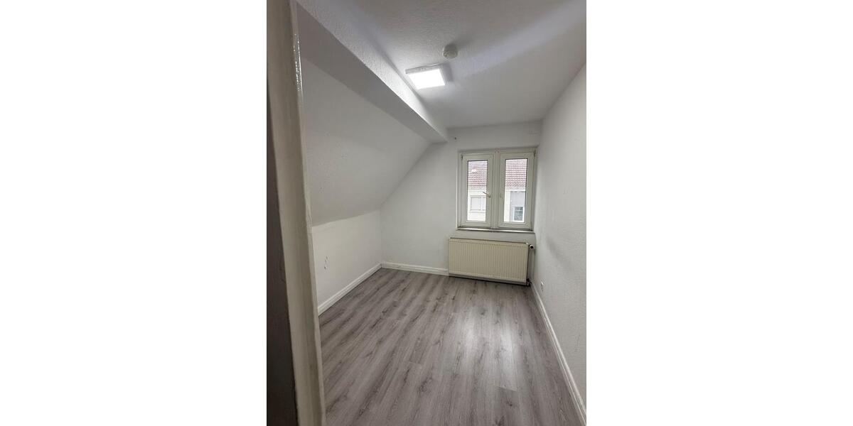 Dachgeschoßwohnung Duisburg Hamborn - 2.5 Zimmer, 60 m&sup2;, 600&euro; | Angebot:26448002