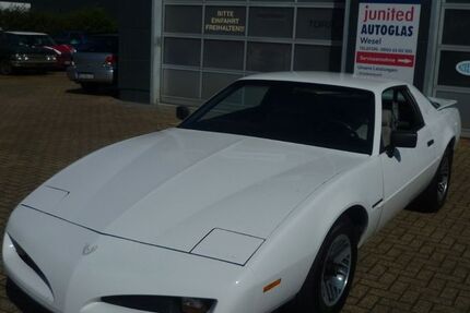 Pontiac Firebird 200.900 km 13.500 &euro; Wesel 46485