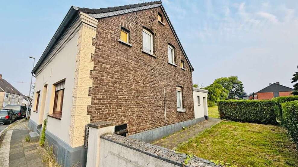 Haus zum Kaufen in Moers 220.000 € 157 m²