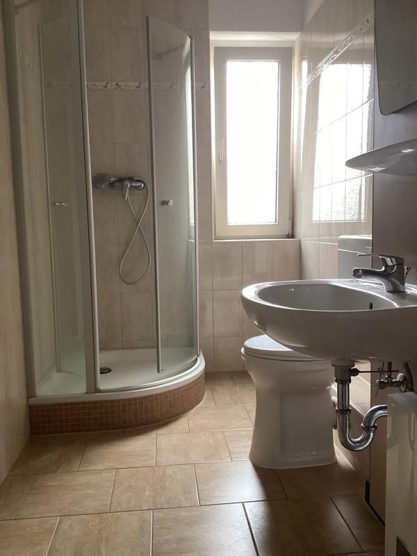 Komm nach Heiligenhaus: renovierte 2-Zi.-Whg. mit Duschbad und sonnigem Balkon in Nonnenbruch zimmer