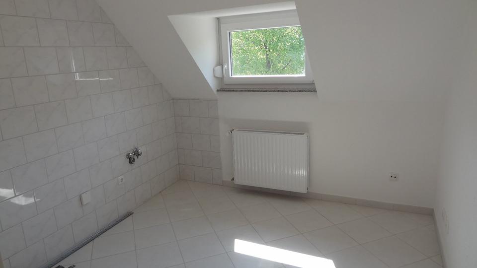 Dachgeschoßwohnung Velbert Langenberg - 1 Zimmer, 32 m&sup2;, 270&euro; | Angebot:25054609