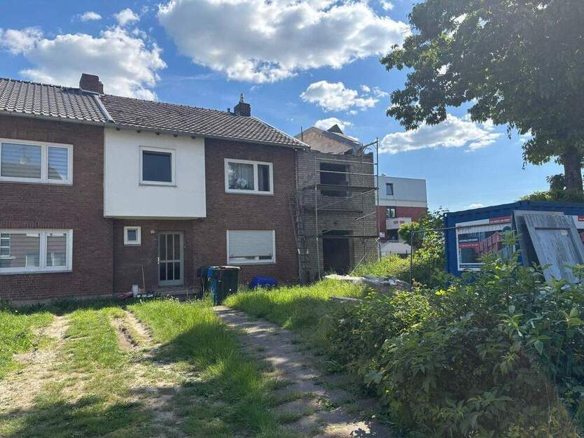 Zweifamilienhaus mit Anbau im Rohbauzustand 5 zimmer