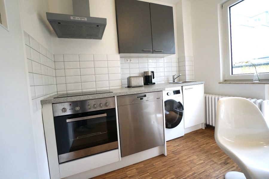 Sehr schöne 3 Zimmer Whg komplett möbliert ! Fußläufig zum HBf ! 3 zimmer